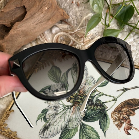 Valentino Black/White Rockstud Cat Eye Sunglasses w/ Case - Picture 5 of 15